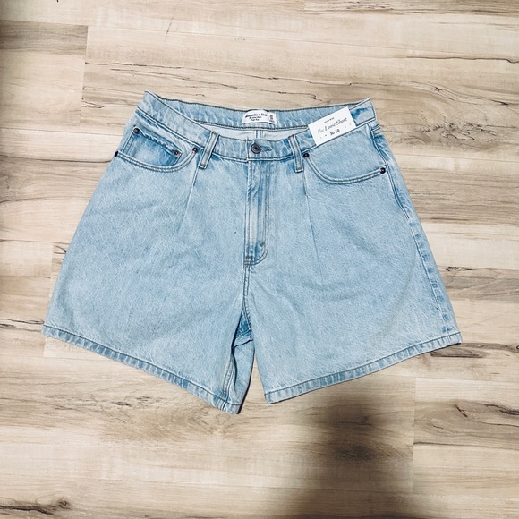 NWT High Rise Loose Short Abercrombie & Fitch Jean Denim Shorts - light wash - Picture 2 of 8